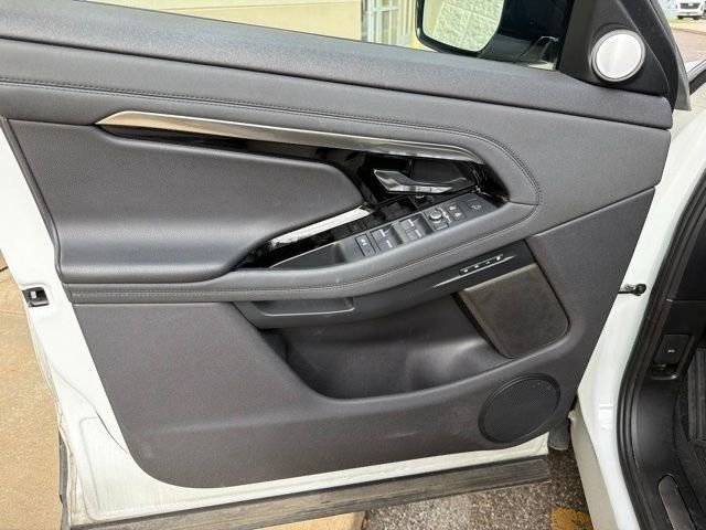 Certified Used 2021 Fuji White Land Rover Dynamic image 6