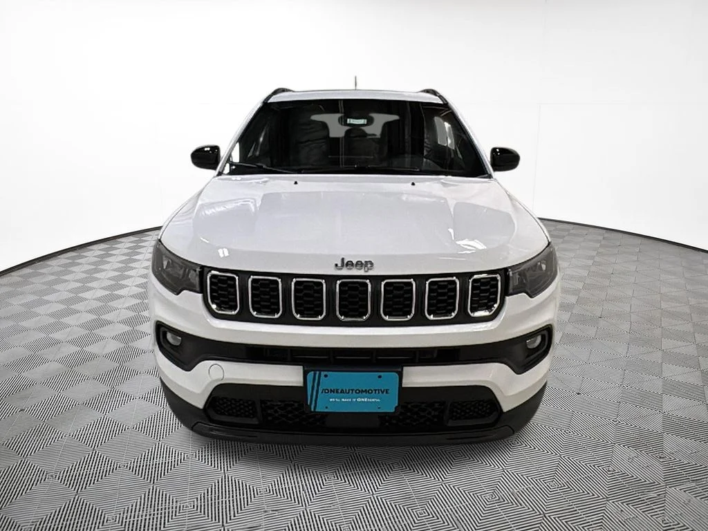 New 2026 Bright White Clearcoat Jeep Latitude image 3