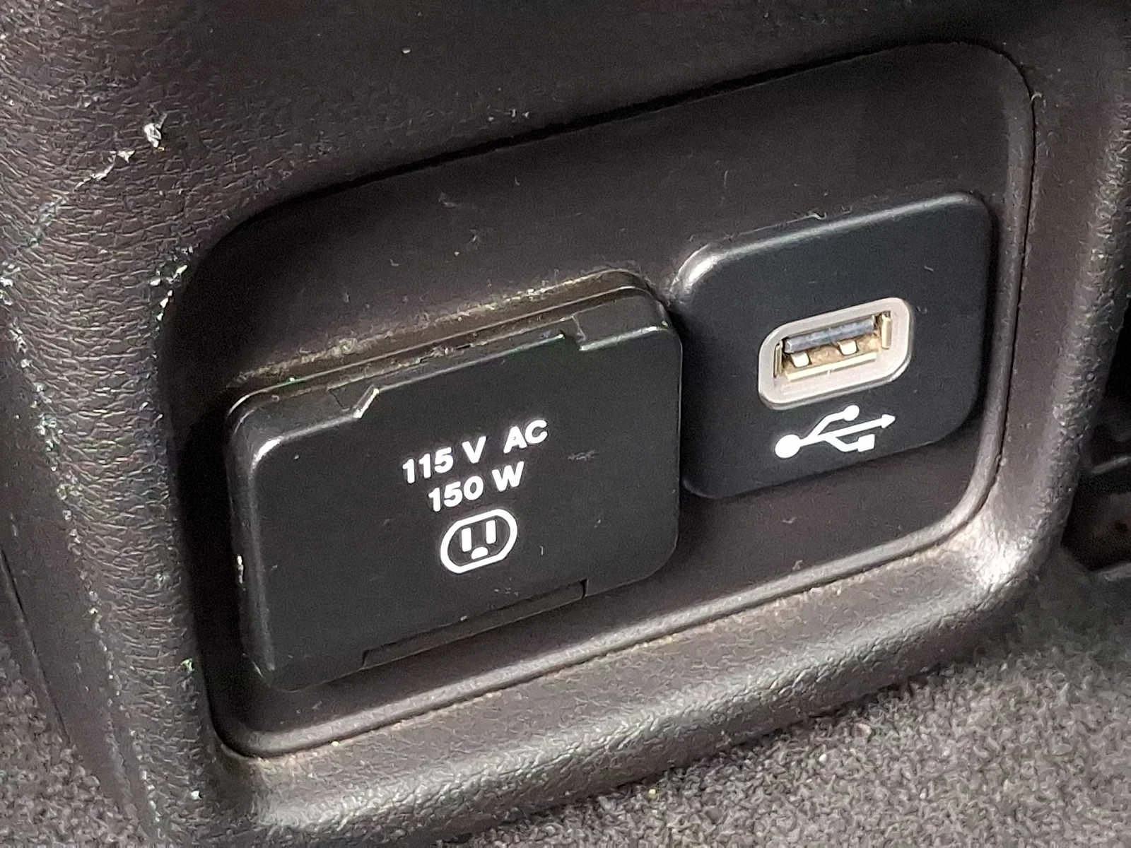 Used 2018 Black Jeep Altitude 4x4 image 11