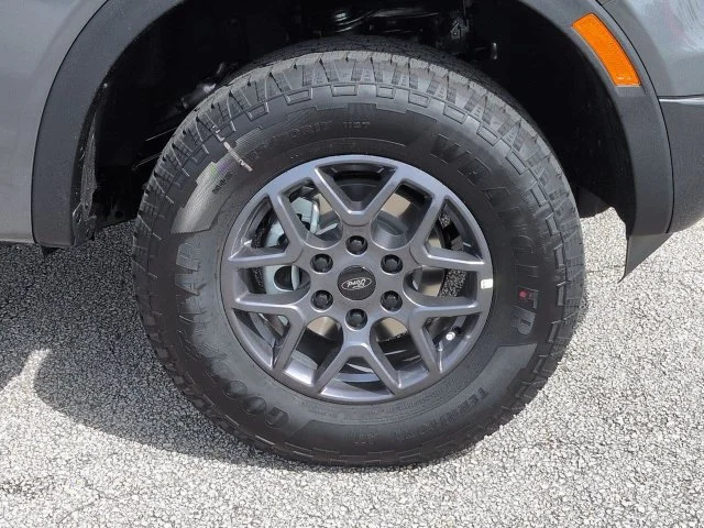 New 2026 Carbonized Gray Metallic Ford XLT image 11