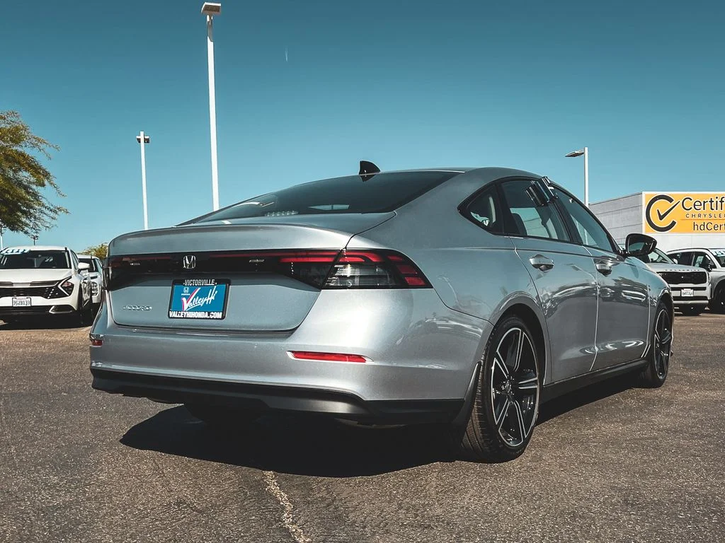 New 2026 Solar Silver Metallic Honda SE image 6