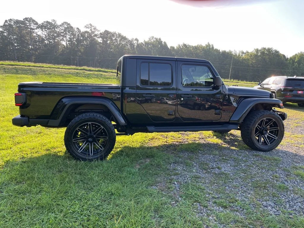 Used 2020 Black Jeep Sport image 9