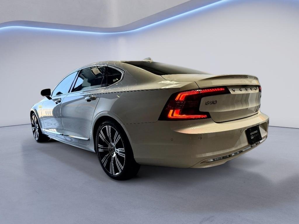 Used 2023 Crystal White Metallic Volvo Ultimate image 5