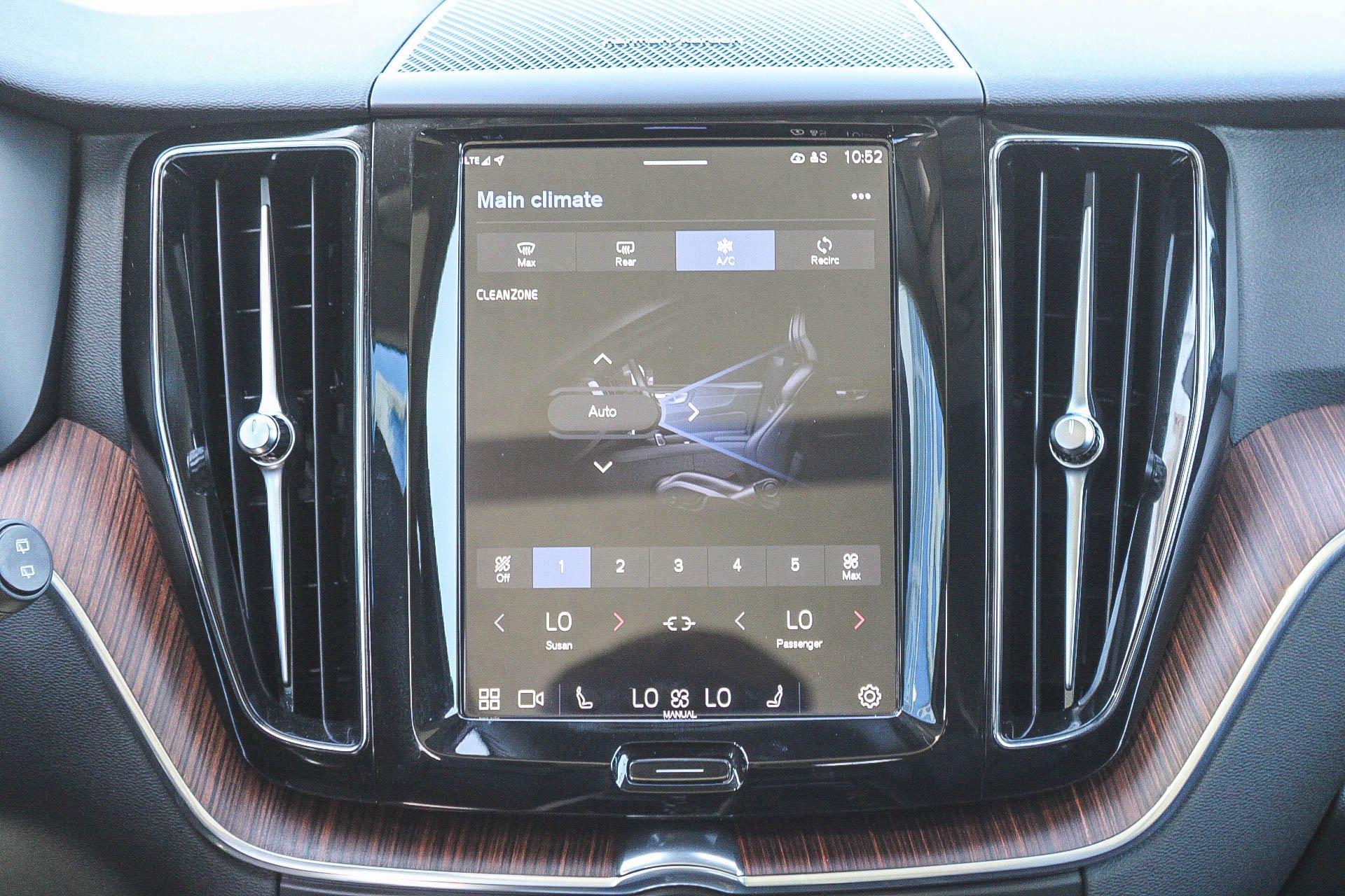 2023 Volvo XC60 Plus - Photo 15