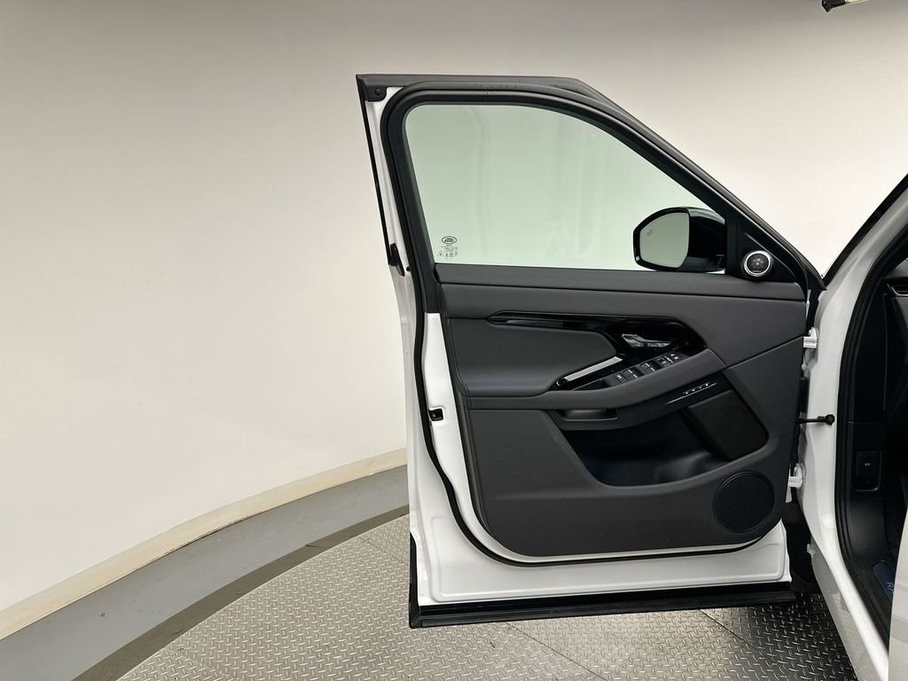 New 2026 Fuji White Land Rover S image 9