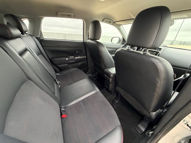 Used 2022  Mitsubishi 2.0 SE image 17