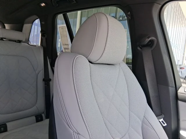 New 2026 Mineral White Metallic BMW sDrive40i image 17