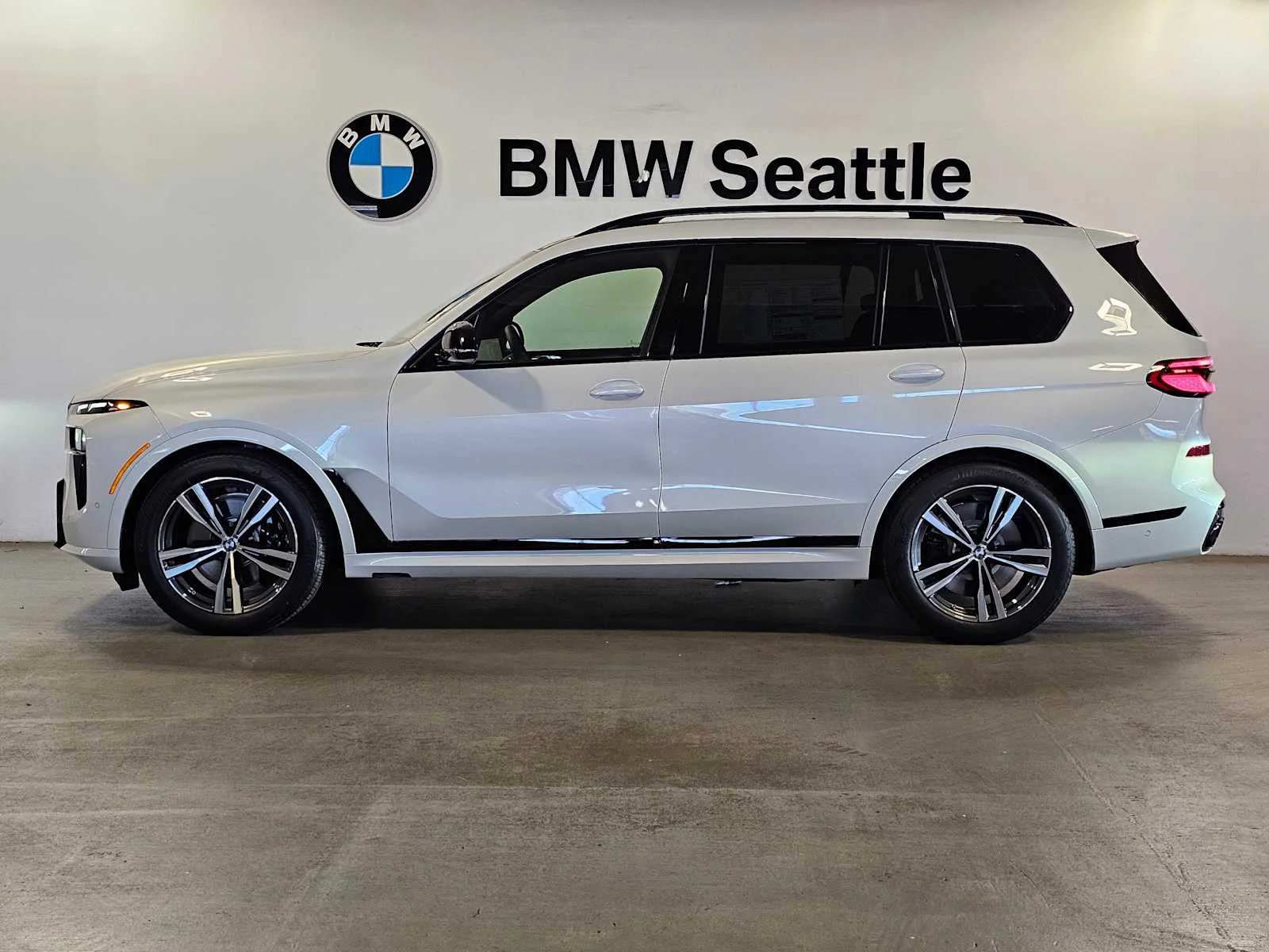 New 2026 Mineral White Metallic BMW M60i image 3