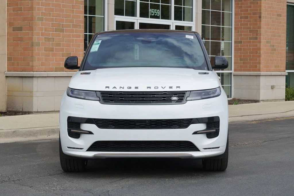 New 2026 Ostuni Pearl White Land Rover Dynamic SE image 4