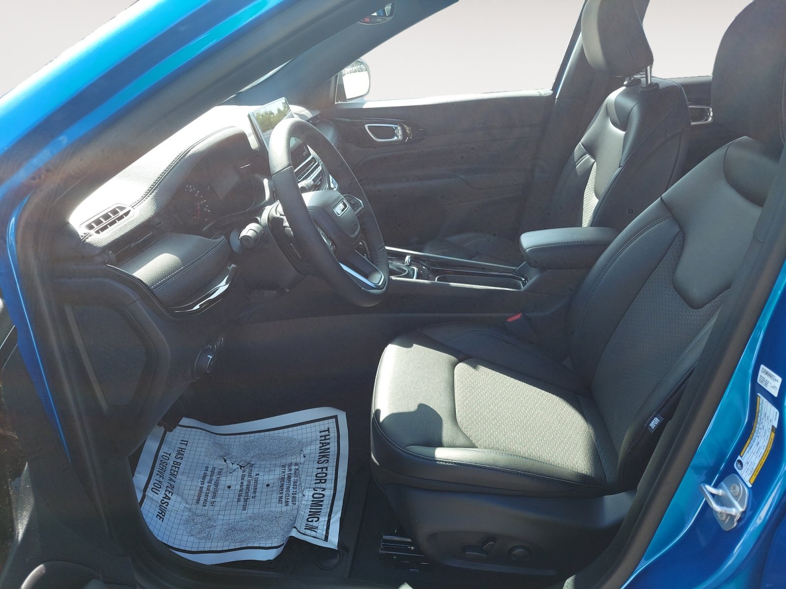 New 2026 Hydro Blue Pearlcoat Jeep Latitude Altitude image 21