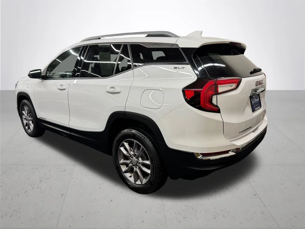 Used 2024 White GMC SLT image 4