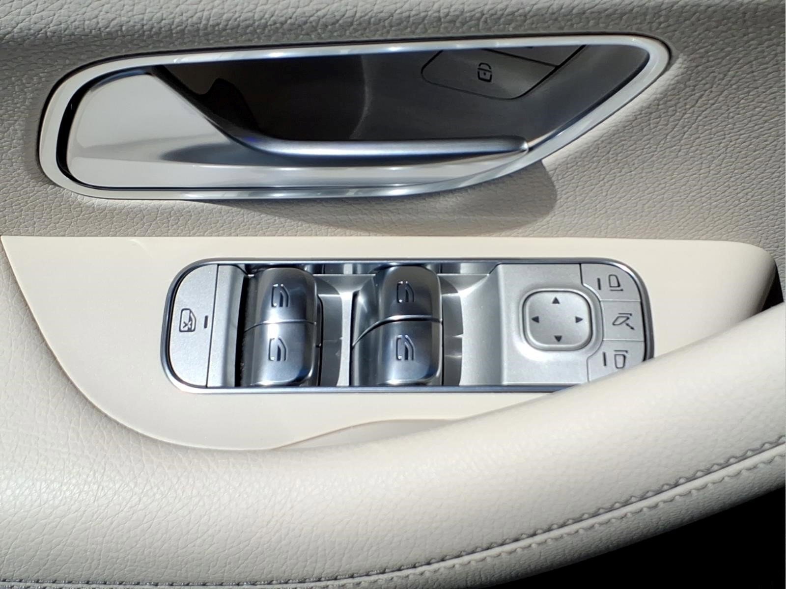 Certified Used 2025 Polar White Mercedes-Benz GLE 450 4MATIC® SUV image 25