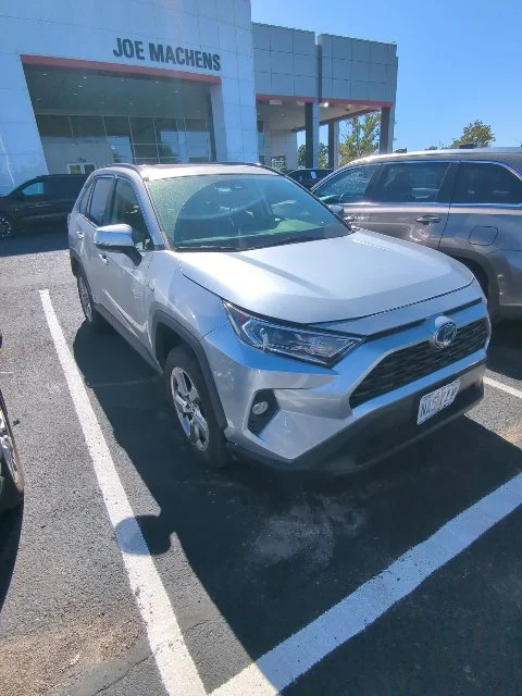 Used 2021 Silver Toyota XLE Premium image 7