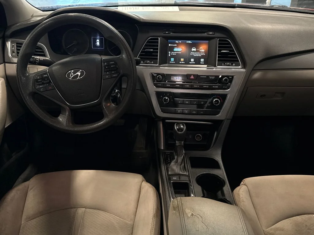 Used 2016 Red Hyundai SE image 8