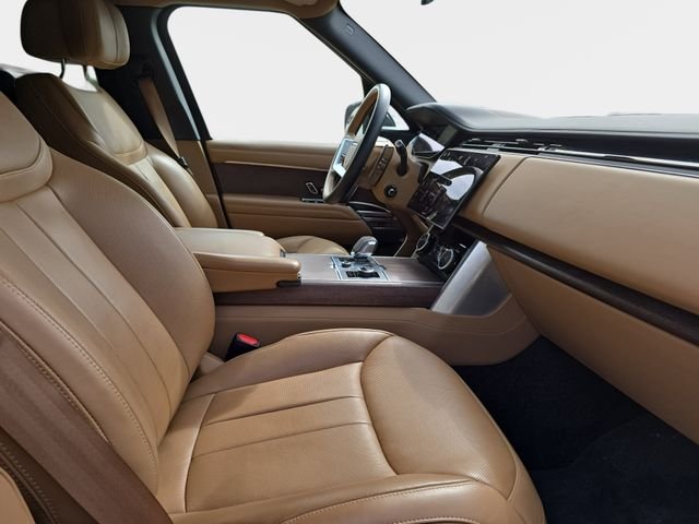 Used 2023  Land Rover Autobiography image 12