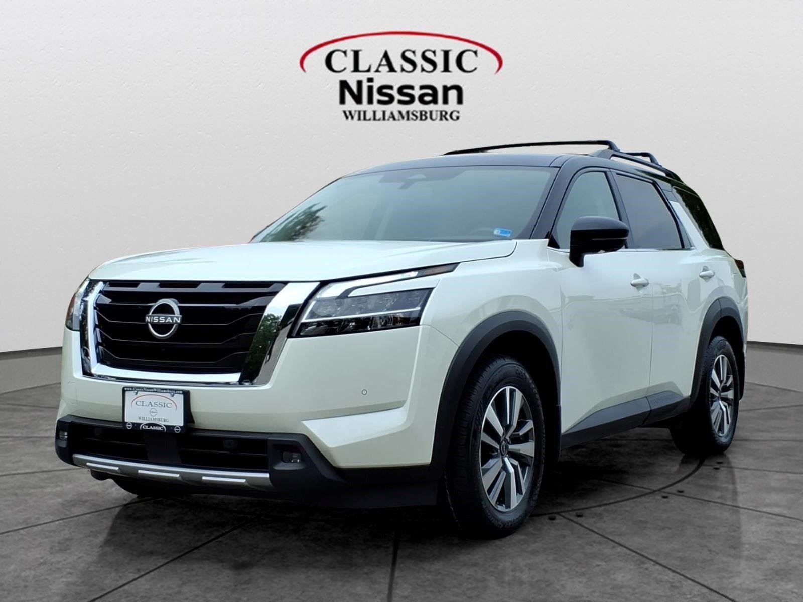 Used 2023 Pearl White Tricoat/Super Black Nissan SL image 1
