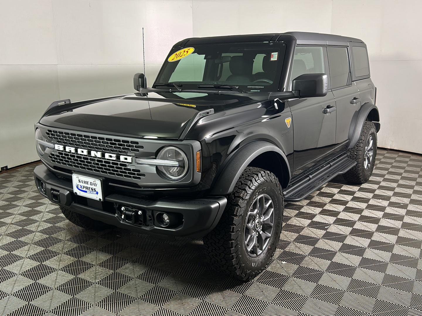 Used 2025 Shadow Black Ford Badlands image 10
