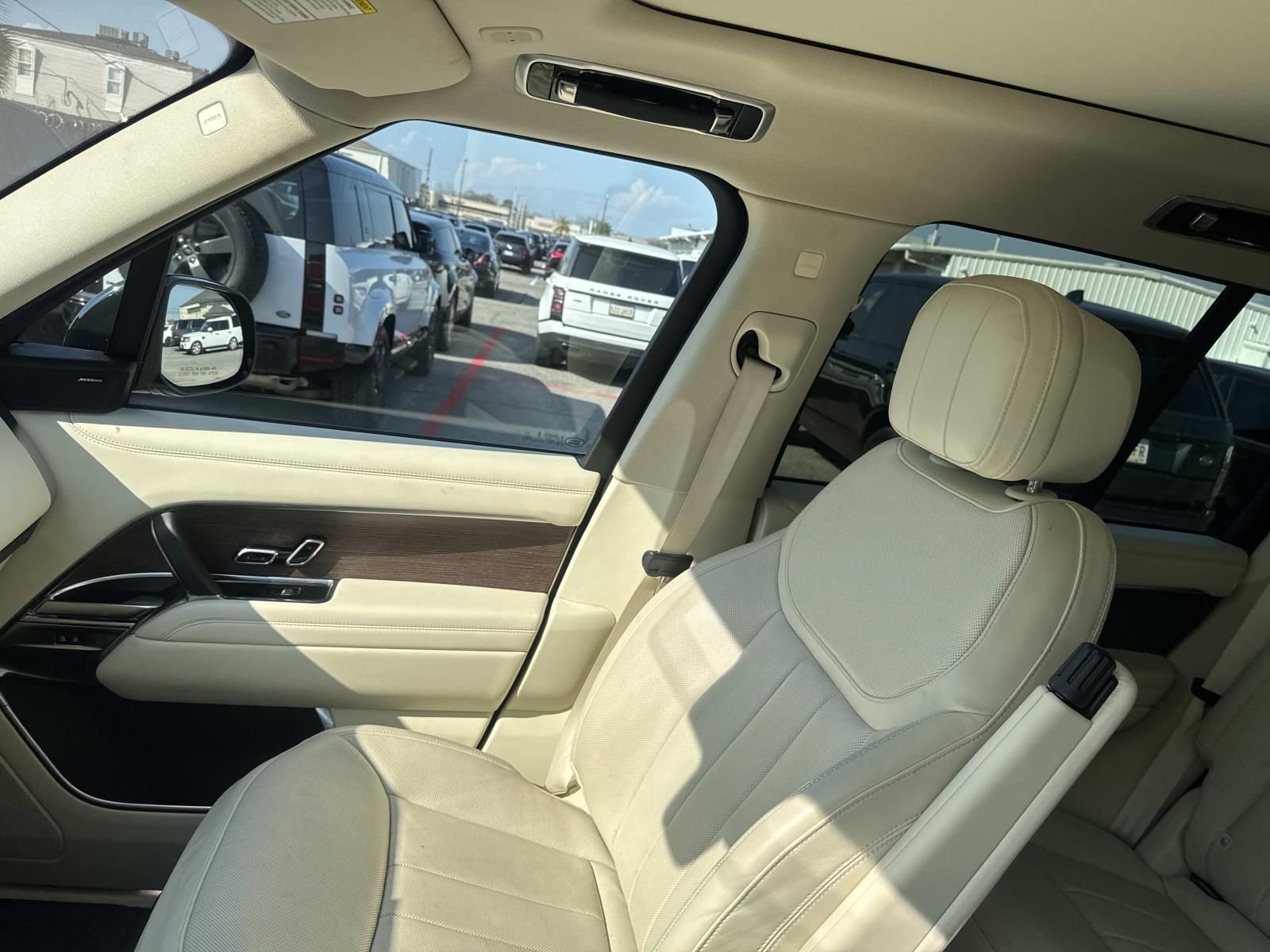2023 Land Rover Range Rover SE - Photo 16