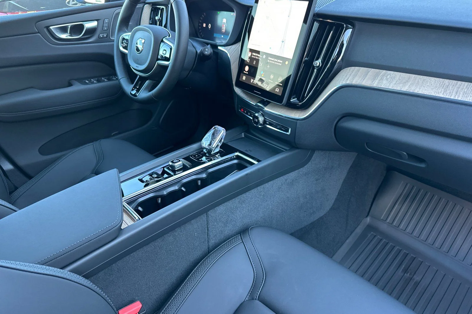 2026 Volvo XC60 Plus - Photo 15