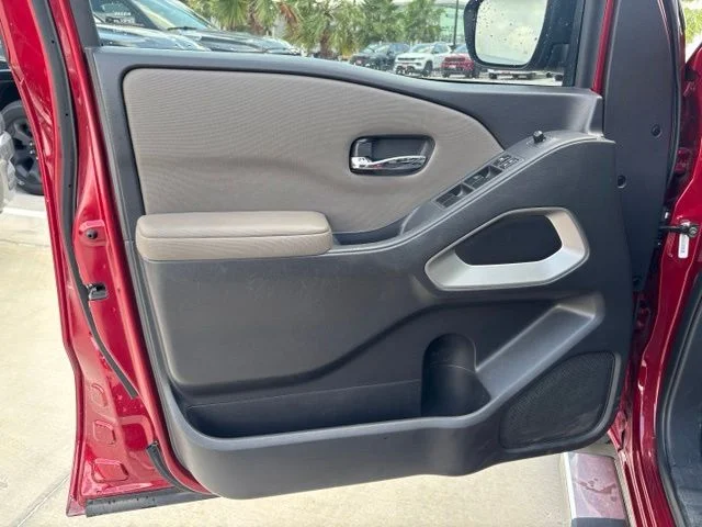 Used 2022 Red Nissan SV image 9
