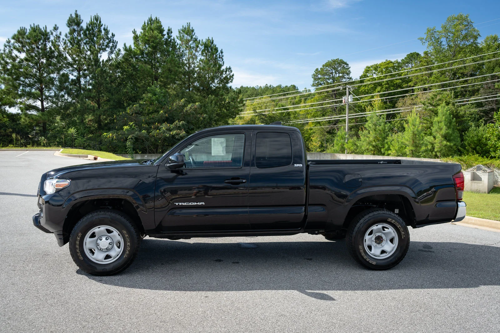 Used 2022 Black Toyota SR5 image 5