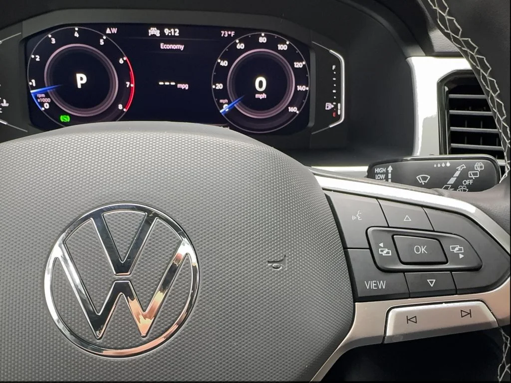 Used 2022 White Volkswagen 3.6L V6 SE w/Technology image 40