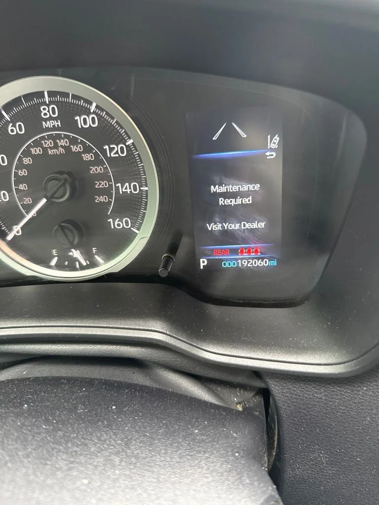 Used 2022 White Toyota LE image 5