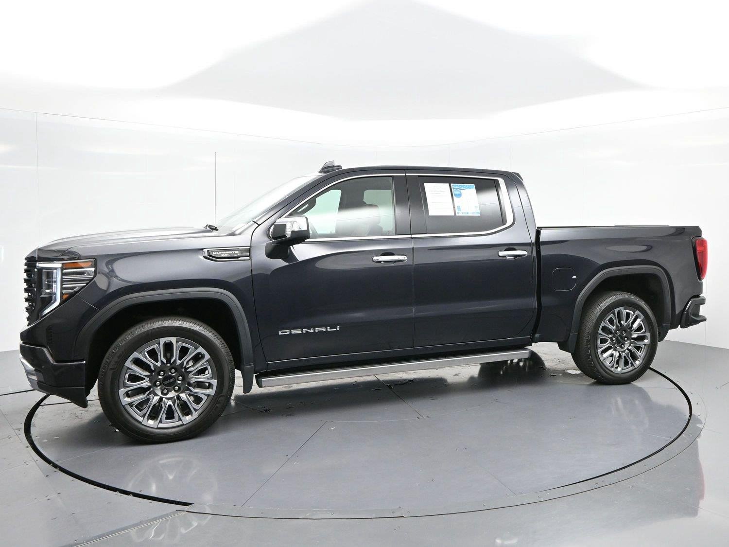 Used 2023 TITANIUM RUSH METALLIC GMC Denali Ultimate image 4