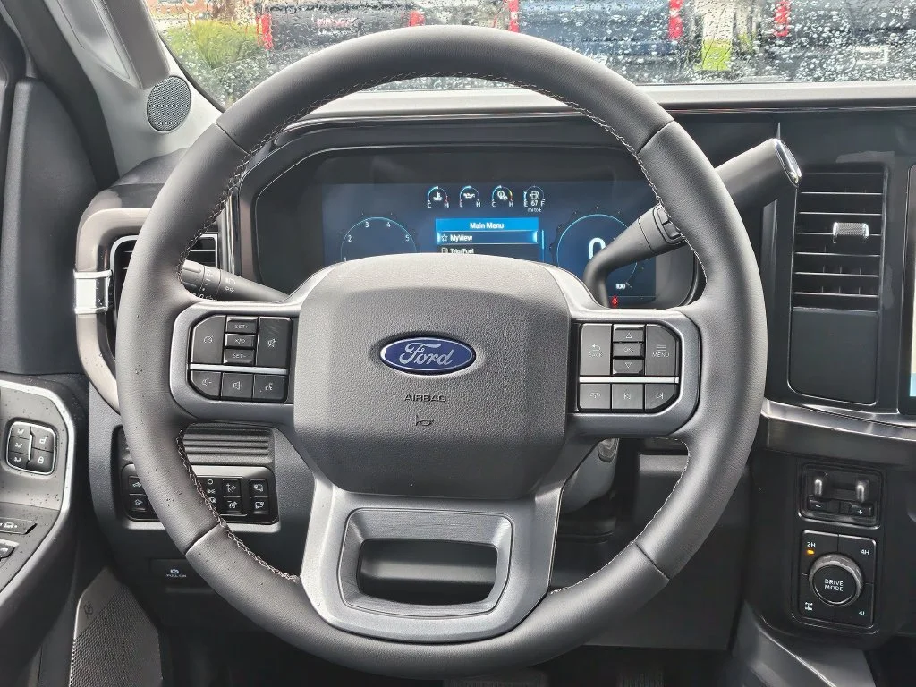 New 2027 Oxford White Ford F-250® Lariat® image 7