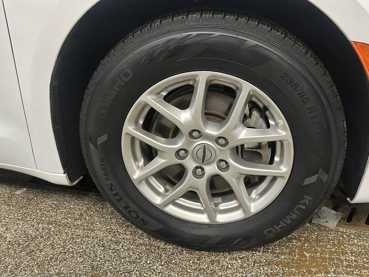 Used 2024 Bright White Clearcoat Chrysler Touring L image 9