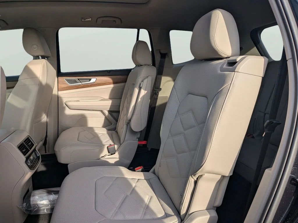 New 2026 Black Volkswagen 2.0T SE w/Technology image 16