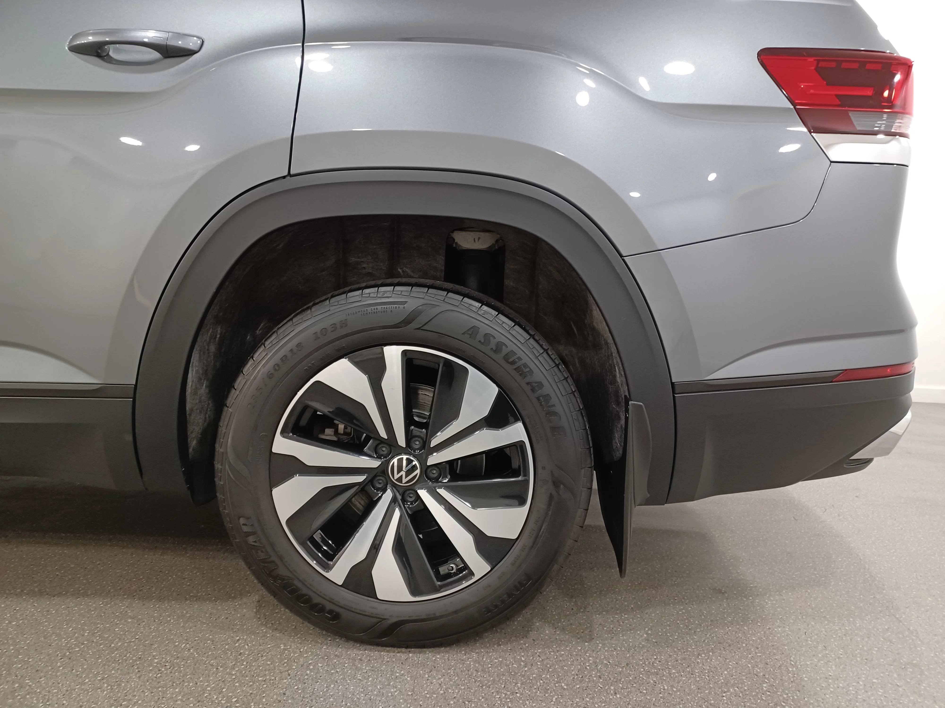Certified Used 2025 Platinum Gray Metallic Volkswagen Comfortline 4Motion*7 Pass | AWD | Adaptive Cruise | Remote Start | Cooled Leather | Htd Wheel image 20