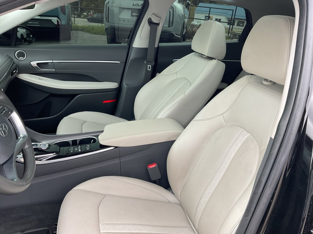 Used 2023 Onyx Black Hyundai Limited image 22