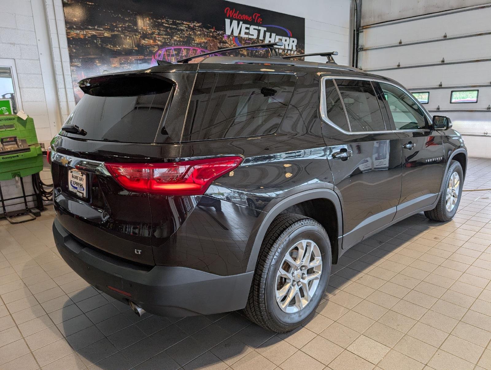 Used 2020 Mosaic Black Metallic Chevrolet LT Cloth image 8