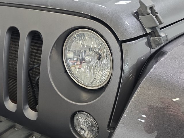 Used 2016 Gray Jeep Unlimited Sport image 28