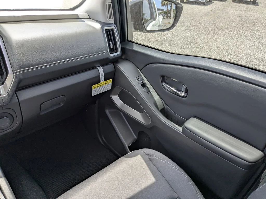 2025 Nissan Frontier SV - Photo 17