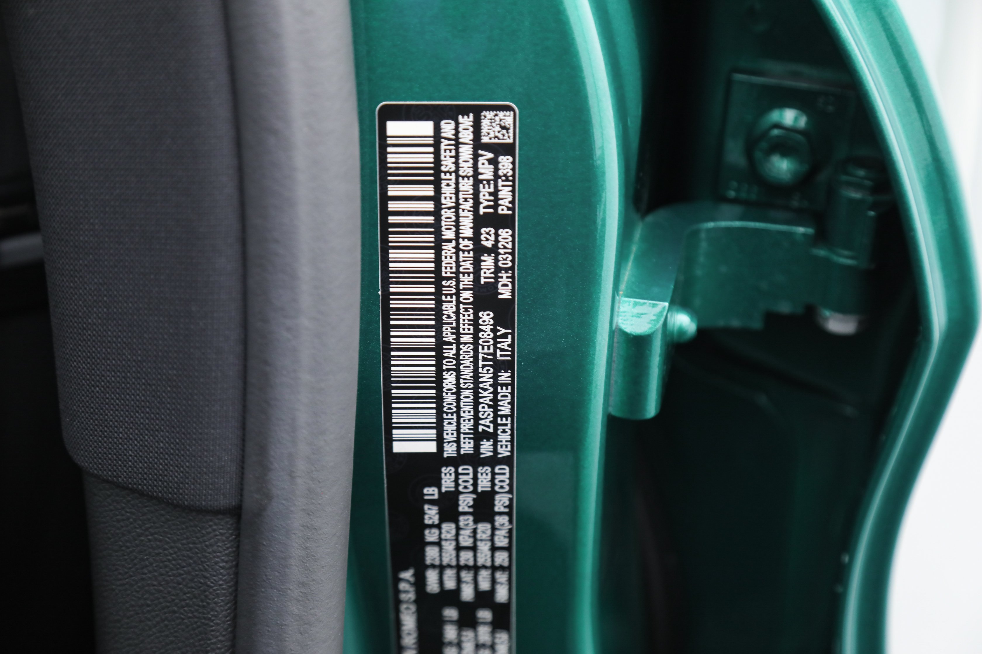 New 2026 Verde (Green) Fangio Metallic Exterior Paint Alfa Romeo  image 21