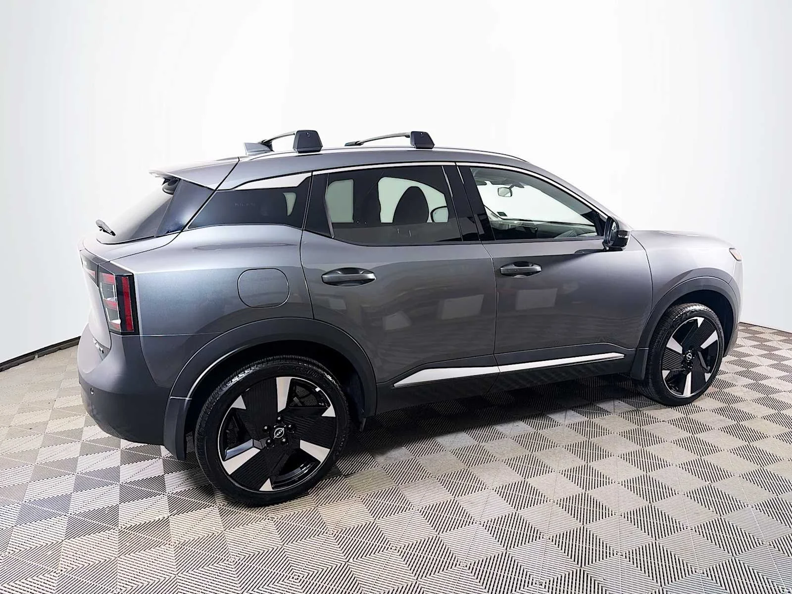 Certified Used 2025 Gun Metallic Nissan SR image 4