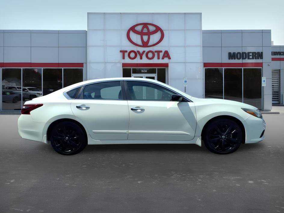Used 2017 Pearl White Nissan 2.5 SR image 7