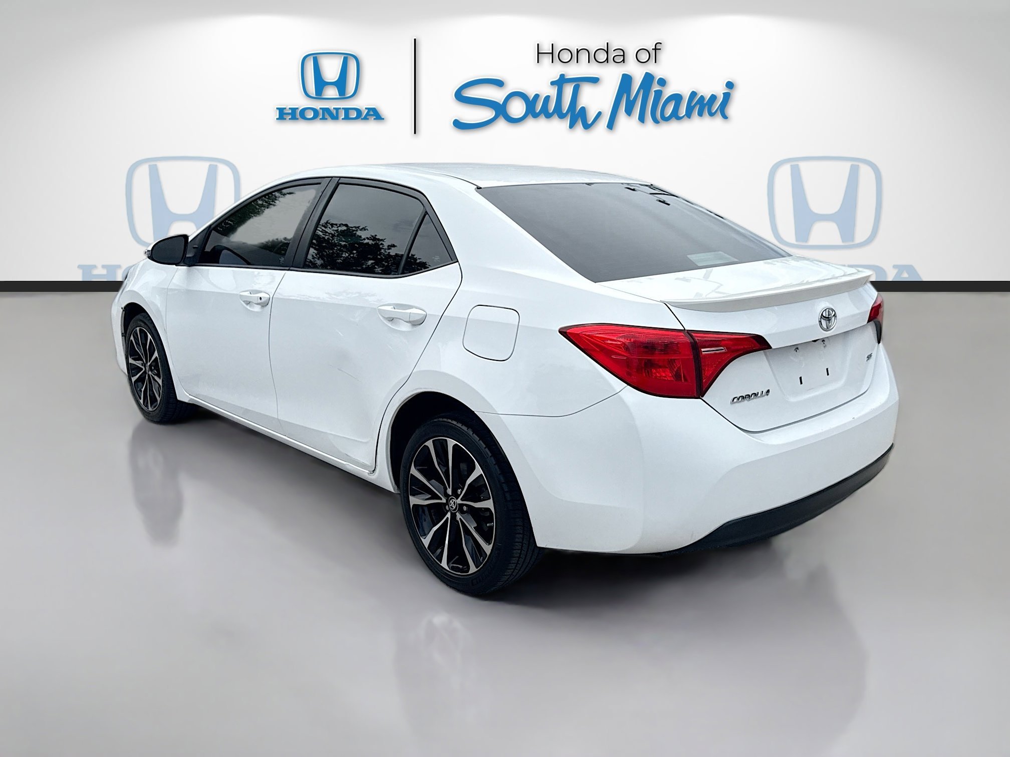 Used 2017 Super White Toyota SE image 5