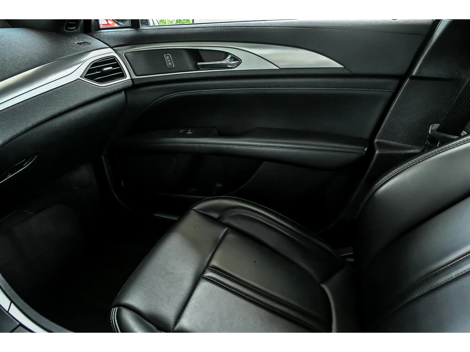 Used 2019 Black Lincoln  image 23
