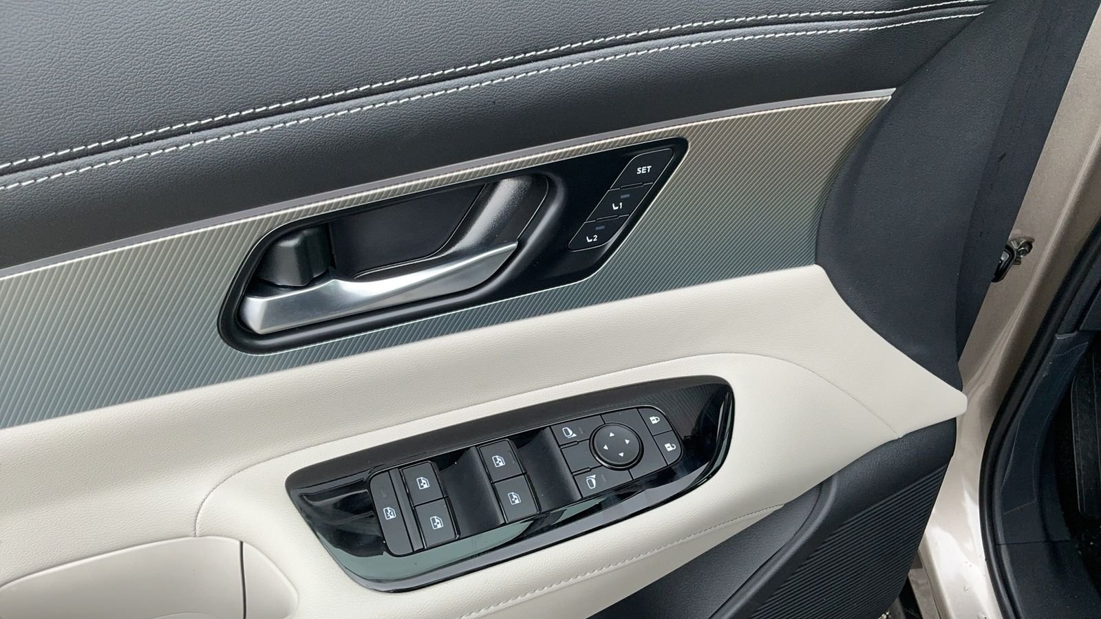 New 2026 Gray Nissan SL image 16