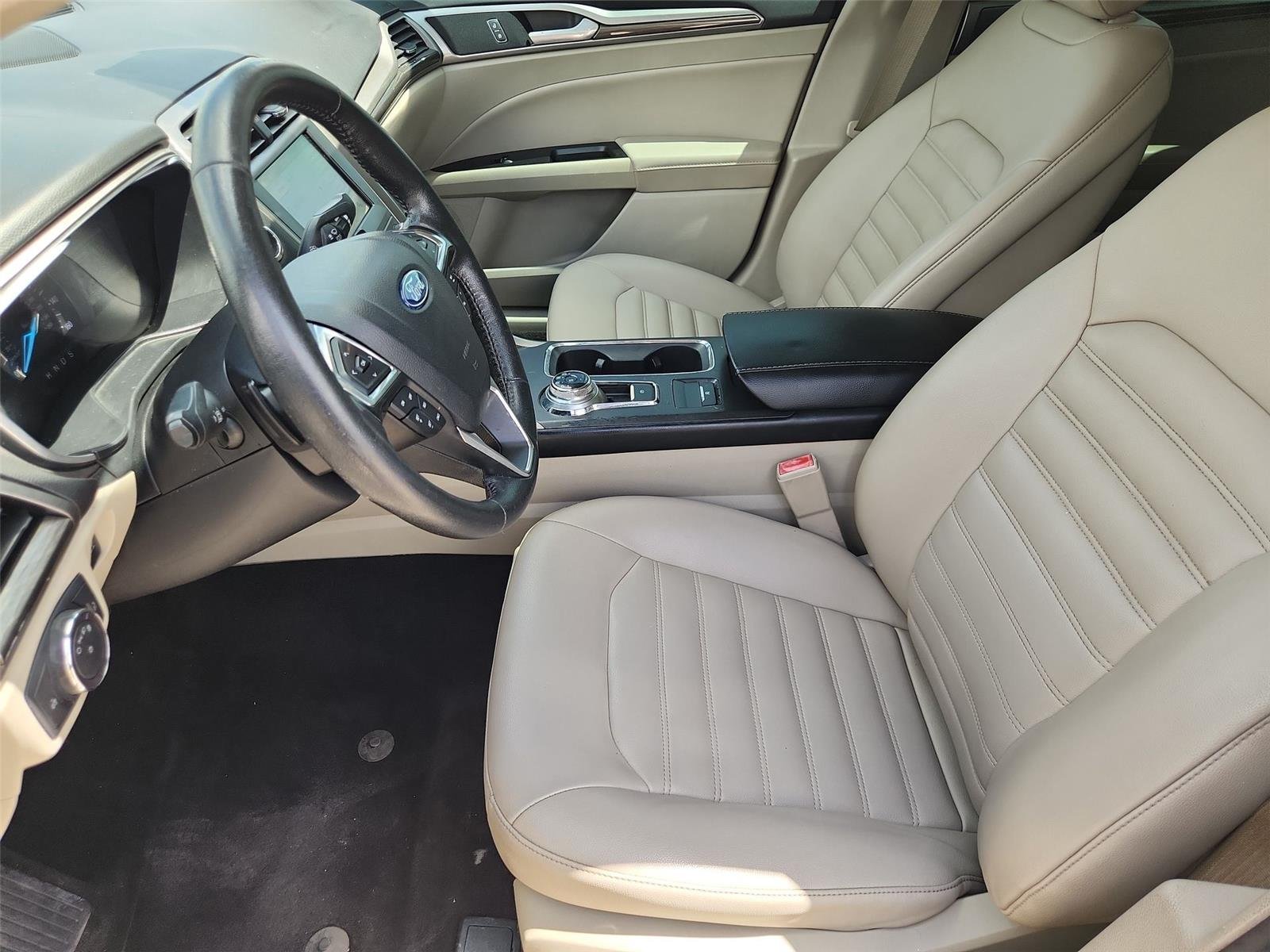 Used 2019 Black Ford SEL image 18
