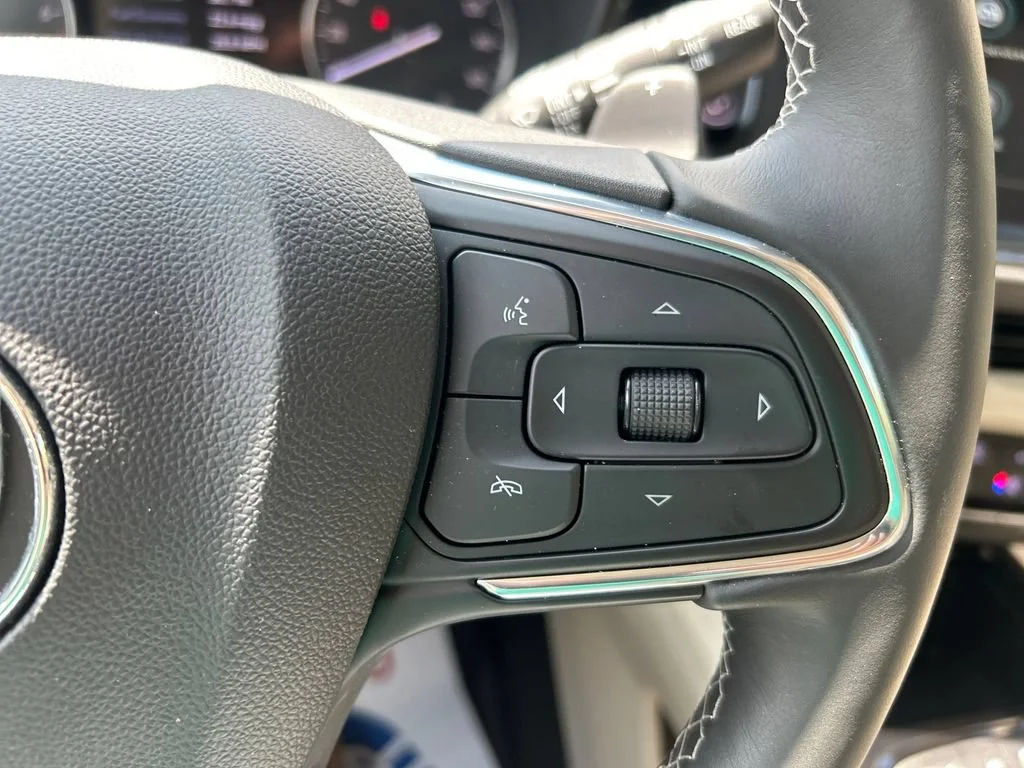 Used 2023 Cinnabar Metallic Buick Avenir image 24