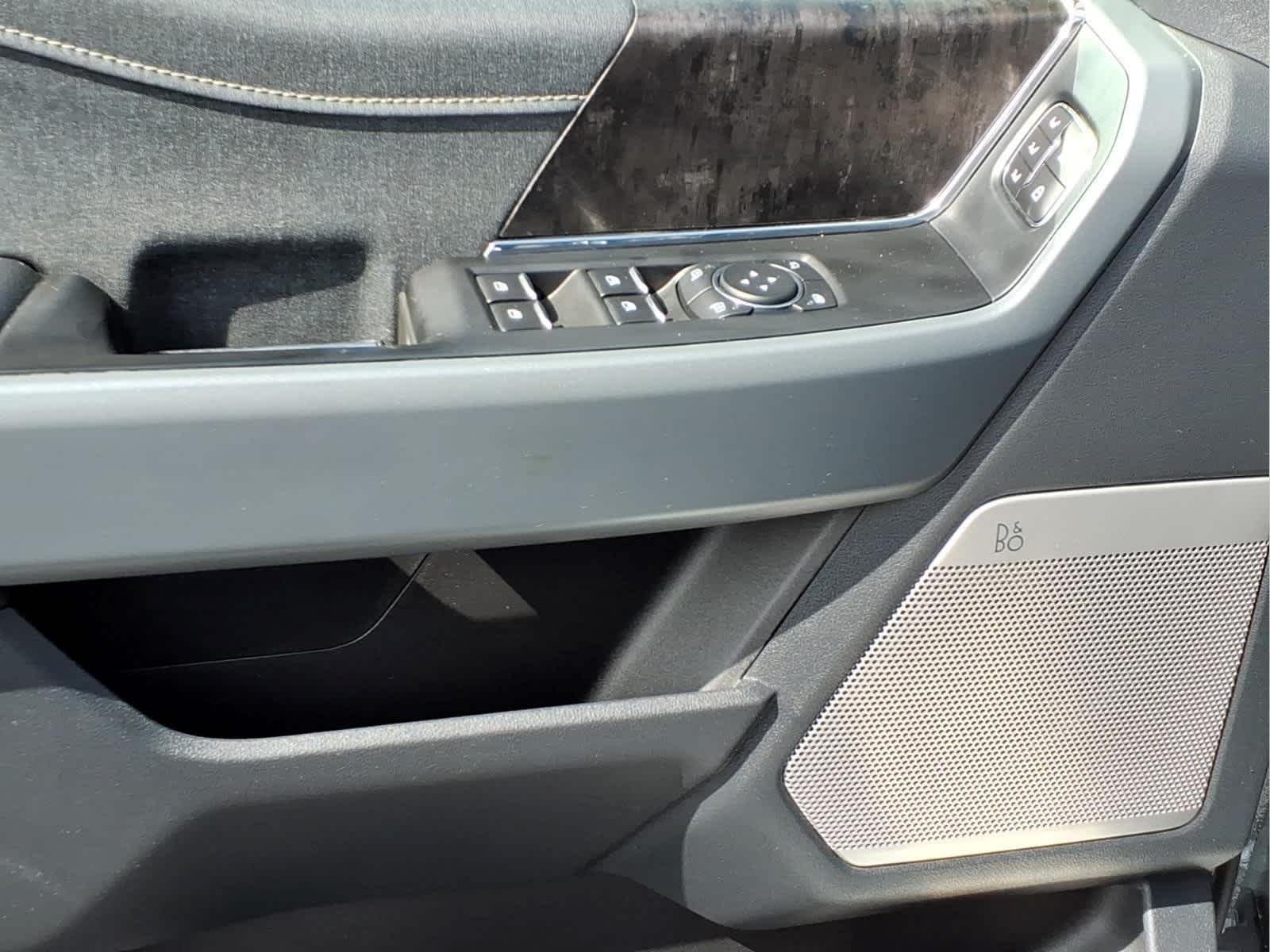 Used 2023 Iconic Silver Ford LARIAT image 12