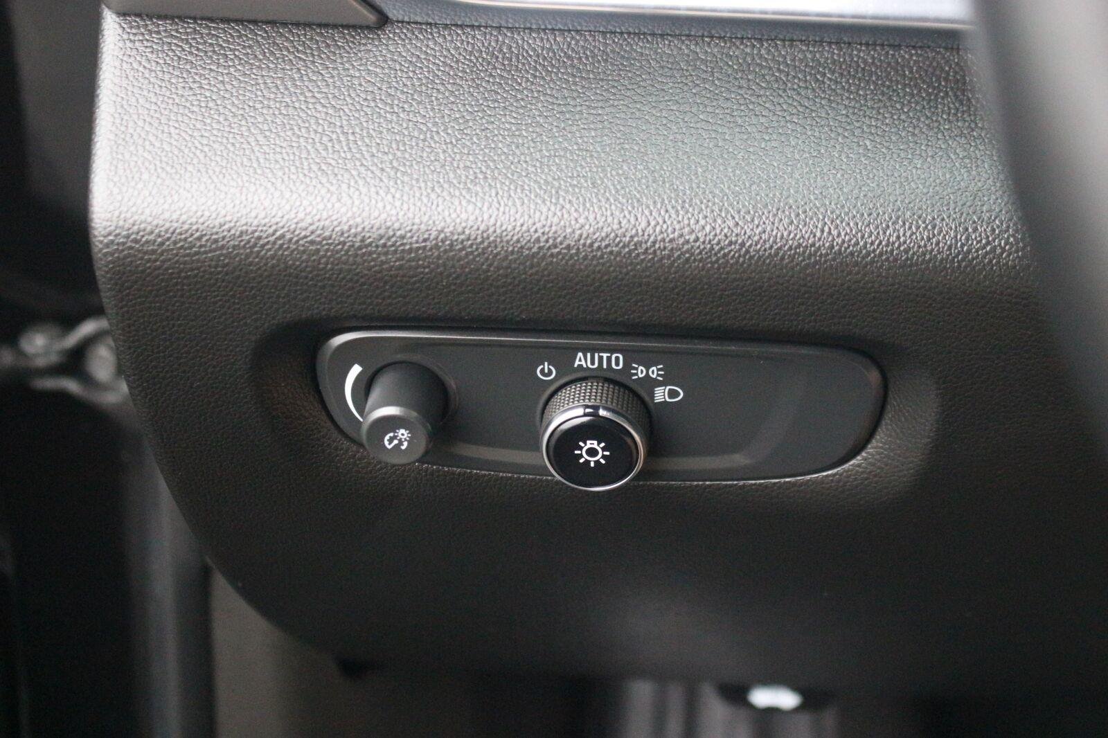 Used 2023 Mosaic Black Metallic Chevrolet LT Cloth image 31