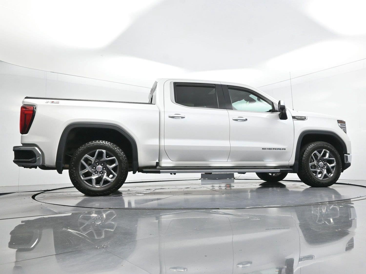 Used 2023 White Frost Tricoat GMC SLT image 52