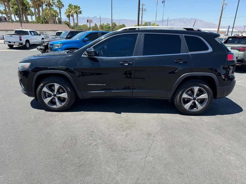 Used 2019 Diamond Black Cry Jeep Limited image 6