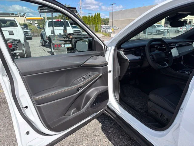 New 2026 White Jeep  image 11
