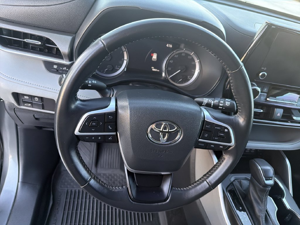 2023 Toyota Highlander L - Photo 16
